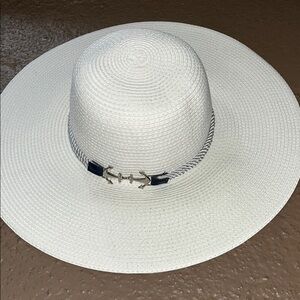 Chic White Wide-Brimmed Sun Hat with Textured Weave